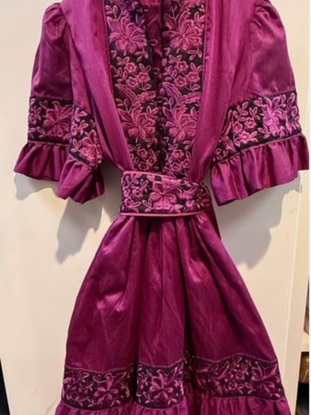 Brand new Sue Sartor sz m dark pink &black emroidered silk Dress